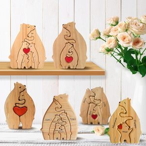 WOWEI Orso carino <span class=keywords><strong>in</strong></span> <span class=keywords><strong>legno</strong></span> Puzzle di famiglia 4 nomi di famiglia fai da te scultura <span class=keywords><strong>in</strong></span> <span class=keywords><strong>legno</strong></span> che abbraccia orso regalo caldo per la festa della mamma del papà - Product Image 1