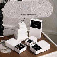 Boîte d'emballage de bijoux en carton blanc faite à la main, livraison directe, doublée d'éponge/EVA, luxe léger, haut de gamme, avec couvercle et base