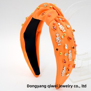 Diadema de Halloween para mujer, estilo europeo-americano, con accesorios de calavera de tela negra y naranja con pedrería, anudada - Product Image 3