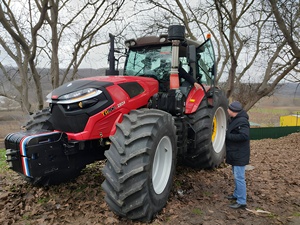Tractor Agrícola TAVOL de 260hp 4WD con Motor, Caja de Cambios y Bomba para Agricultura - Product Image 5
