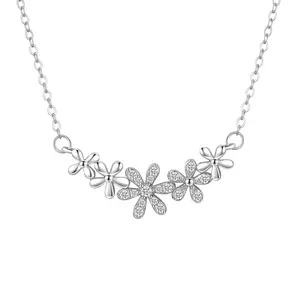 Ожерелье из серебра 925 пробы с цветком из фианита
