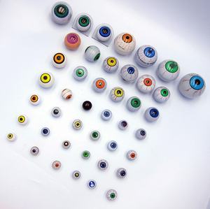 Venta al por mayor Popular Venta de Halloween Decoración Scary Bloody Eyeballs Activity Bloodshot Fashion Dolls Eyes Balls - Product Image 1
