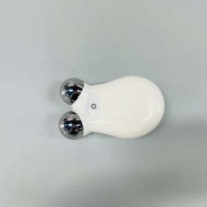 เครื่องนวดหน้าพกพาสีชมพูพร้อมลูกบอลสแตนเลส ชาร์จผ่าน USB อุปกรณ์ยกกระชับใบหน้าสำหรับการบำบัดด้วยการสั่นสะเทือนเพื่อกระชับผิวบริเวณลำคอ - Product Image 6