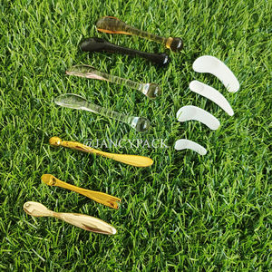 Applicateur de crème pour le <span class=keywords><strong>visage</strong></span> en plastique doré, baguette pour le soin de la peau, masque facial en plastique, cuillère pour crème pour les lèvres, <span class=keywords><strong>brosse</strong></span> en silicone pour masque pour les lèvres, blanc, rose - Product Image 2