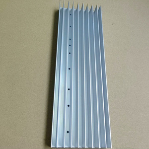 ฮีทซิงค์อะลูมิเนียม 76x22x240 มม. แบบอัดขึ้นรูปด้วยเครื่อง CNC สำหรับไฟ LED และการระบายความร้อนแผงวงจรพีซี - Product Image 2