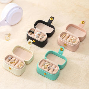 <span class=keywords><strong>Portagioie</strong></span> da Viaggio Portatile <span class=keywords><strong>per</strong></span> Donna e Ragazza in Pelle PU Organizzatore <span class=keywords><strong>per</strong></span> Orecchini e Piercing Confezione Scatola Regalo - Product Image 6