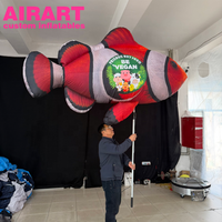 Poupée gonflable de poisson-clown sur le thème de l'océan pour événements de défilé