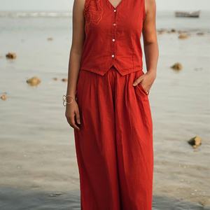 Ensemble en lin pour femme, collection été 2025, vente chaude OEM, décontracté, 2 pièces, haut et robe, sans manches, en coton, motif uni - Product Image 1