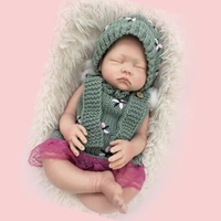 Boneka Bayi Cantik 20 inci/50cm Berpakaian Sweater Hijau, Rambut Pendek Keriting, Kulit Putih Amerika, Silikon Penuh Platinum
