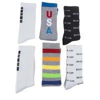 Chaussettes de sport en coton Jacquard personnalisées du fabricant Jiayao Chaussettes de course rembourrées à haute élasticité quantité minimale de commande bas de la mode pour les jeunes