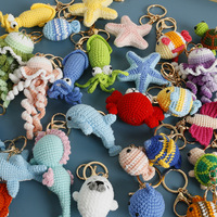Porte-clés artisanal en crochet miniature représentant des animaux marins : crabe, requin, dauphin, poisson, étoile de mer, coquillage, breloque pour sac, pendentif, porte-clés