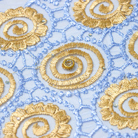 Tissu en dentelle filet 100 % polyester brodé africain prêt à expédier avec pierres/diamants, robes de mariée de luxe écologiques