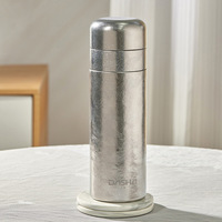 Mug Pemisah Teh dan Air Berinsulasi Vakum Titanium Murni Kapasitas Besar Desain Minimalis Modern Bergaya Bisnis