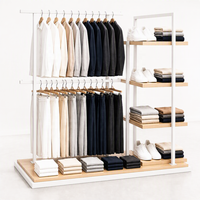 Présentoir îlot double barre en métal noir pour vêtements avec étagères latérales à chaussures et base en bois – Vente en gros