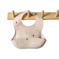 Bavoirs en silicone pour l'alimentation de bébé de haute qualité bavoir pour bébé étanche réglable pour l'alimentation de bébé bavoir en silicone avec poche
