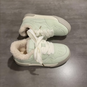 Baskets <span class=keywords><strong>plateforme</strong></span> de luxe populaires pour femmes, doublées polaire, style décontracté, nouvelle collection hiver 2024, semelle épaisse polyvalente, inspirées de la mode allemande - Product Image 2