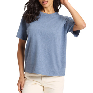 T-shirt court décontracté et confortable pour femme, conçu pour une liberté de mouvement, avec un look dynamique et un style frais. - Product Image 1
