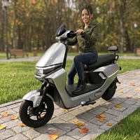 Scooter Électrique Urbain Argenté Élégant pour Adulte, Haute Puissance 1200W, 3 Vitesses, 72V, Longue Autonomie, Intelligent, pour les Déplacements en Ville 2026