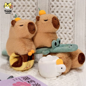 Pulsera de Peluche TGYW con Diseño de Animal, Brazalete Suave y Adorable de Capibara - Product Image 1