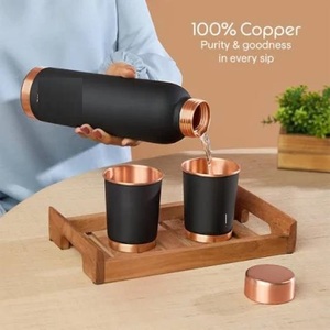 Botella de cobre grabada de la mejor calidad al por mayor con juego de cristal con brillo de larga duración perfecta para celebración de eventos y uso doméstico - Product Image 6