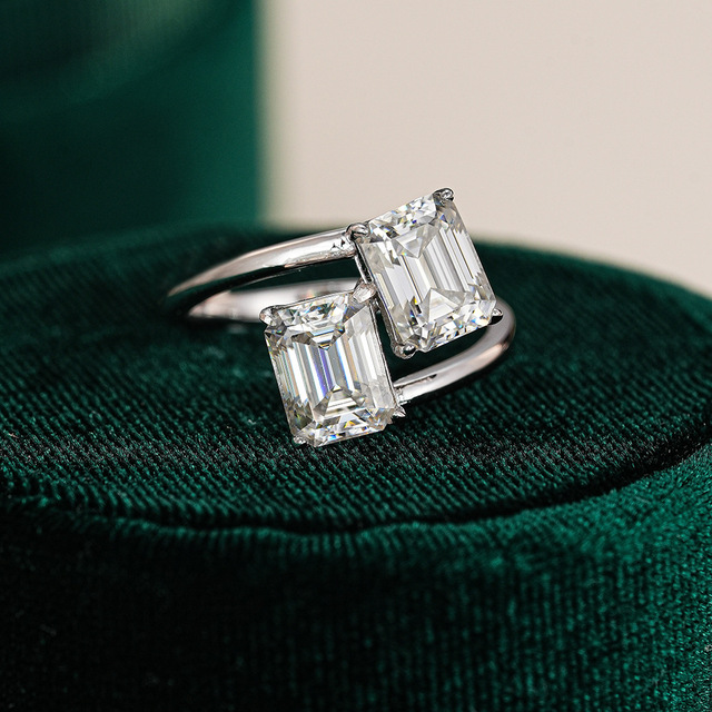 Simple Design S925 Sterling Silver White Emerald Cut Two Stone Moissanite Diamond Ring 2ct+2ct Moissanite Ring