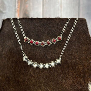 Collier en argent sterling fait main avec une dahlia rose blanche en buffle pour elle - Product Image 1