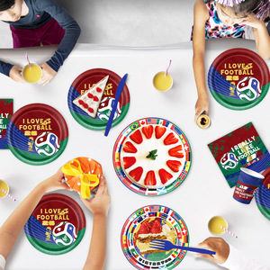 Ensemble de fournitures pour fête sur le thème du football avec assiettes en papier, gobelets, nappe, bannière pour décorations d'anniversaire, kit de vaisselle sur le thème du football - Product Image 2