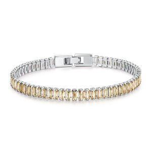 Bracelet tennis classique pour femme avec améthyste taille émeraude sertie en canal, plaqué rhodium - Product Image 2