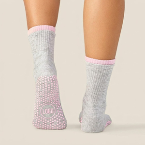 Calcetines Antideslizantes al por Mayor OEM ODM de Marca Privada con Logotipo Personalizado, Puntos de Silicona en Toda la Suela, Mezcla de Algodón, Rayas, Tipo Crew - Product Image 5