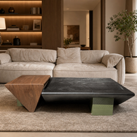 Ensemble de tables basses en bois de style mid-century modern avec design asymétrique, pieds verts et options de forme personnalisées