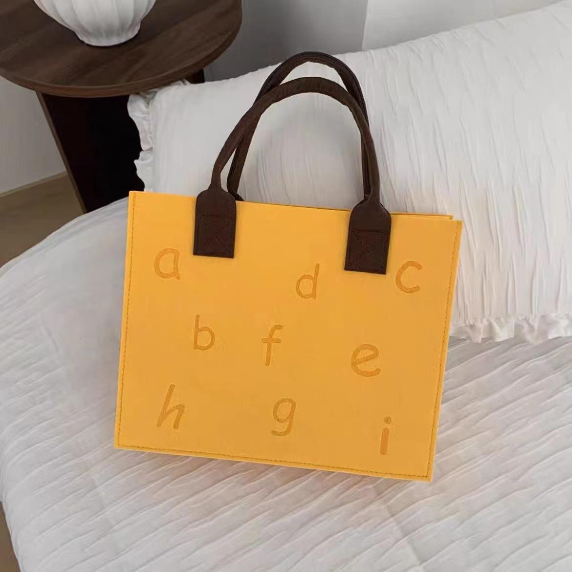 สีเหลือง