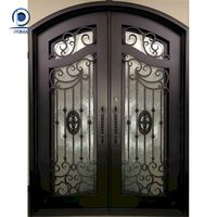 Porte d'entrée principale de villa Prima, extérieure, rustique, avec grille décorative, double porte en fer forgé, portes résidentielles