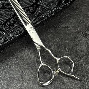 Ciseaux professionnels pour couper les cheveux, ciseaux de <span class=keywords><strong>barbier</strong></span> en acier japonais, kit de ciseaux de coiffure, ciseaux à domicile - Product Image 4