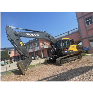 Excavadora de cadenas hidráulica usada Volvo EC 240 de 24 toneladas, de tamaño mediano, con motor original de alta eficiencia para trabajos de excavación. - Product Image 3