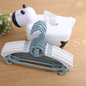 Trẻ em nhựa có thể điều chỉnh bé móc Khả năng mở rộng không trượt đôi có thể tháo rời có thể gập lại quần áo móc linh hoạt cài đặt mới danh sách - Product Image 4