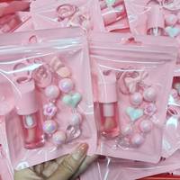 Huile à lèvres repulpante hydratante brillante waterproof longue tenue pour usage quotidien, marque privée sans logo, avec porte-clés perlé rose, vente en gros