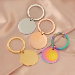 Llaveros Populares con Dijes Redondos, Chapados en Oro PVD de 18k, Colgante de Acero Inoxidable Arcoíris, Llaveros Personalizables con Colgante Circular en Blanco - Product Image 1