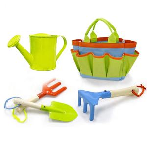 Juego de herramientas pequeñas de jardín para niños pequeños, Set de juguetes con mango de madera que incluye regadera, pala, rastrillo, tenedor, bolsa de almacenamiento - Product Image 1