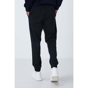 Pantalones deportivos de hombre con textura índigo, corte estándar, 100% algodón, felpa francesa, para uso casual. - Product Image 1