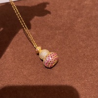Collier gourde vintage en zircon et rubis, design 3D tendance, chaîne de clavicule exquise, bijoux 2026