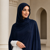 Châle musulman bleu marine pour femmes musulmanes, long en viscose et rayonne, silhouette fluide et chic, style drapé, tendance, doux et confortable pour le streetwear