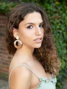 Boucles d'oreilles élégantes en résine et en bois, bijoux légers faits à la main, inspirés de la nature, pièces de caractère parfaites pour le quotidien ou les fêtes - Product Image 6