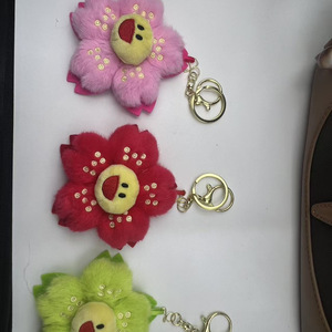 Llavero de Peluche con Forma de Flor y Cara Sonriente, Adorno para Bolsos, Anillo Suave para Llaves, para <span class=keywords><strong>Mujeres</strong></span> y Niñas, <span class=keywords><strong>como</strong></span> Regalo o Decoración de Bolsos - Product Image 2