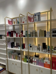 Exhibidor de Productos de Salón de Belleza Zxm, Exhibidor de Pie Dorado para Tienda de Cosméticos, Exhibidor de Cosméticos con Luces LED - Product Image 6