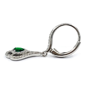 Boucles d'oreilles pendantes classiques de Hong Kong en or blanc 18 carats de qualité supérieure avec émeraude verte, idéales pour mariage ou soirée - Product Image 3