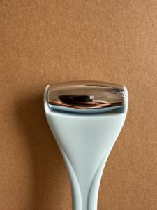 Hochwertiger Mini-Kühlender Anti-Falten Gesichts- und Augenmassagegerät Schönheitsprodukt zur Verbesserung Dunkler Augenringe - Product Image 2