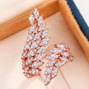 Anello Aperto con Zirconi a Forma di Piuma d'Angelo per Donne, Elegante Gioiello da Dito per Spose - Product Image 6