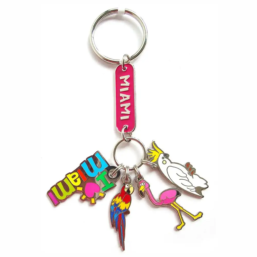 Nhà Sản Xuất Giá Rẻ Kim Loại Tùy Chỉnh Mềm Cứng Men Quyến Rũ Keyring Mạ Vàng 2D 3D Móc Chìa Khóa Keychain Với Mặt Dây Chuyền