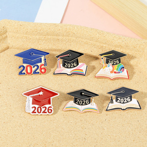 Prix de gros en gros : Épingles en émail de remise de diplôme Classe de 2026, Broches chapeau de doctorat, Épingles de revers pour diplômés, pour écoles, cadeaux et souvenirs - Product Image 5