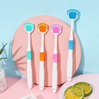 Nettoyeur de grattoir de langue en plastique personnalisé multicolore nouvellement conçu par ODM/OEM